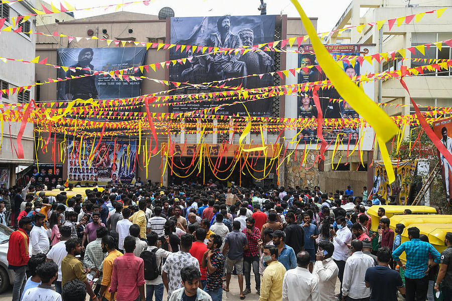 The first shows were house full at many theatres in the city as early as 3 am. Credit: DH Photo