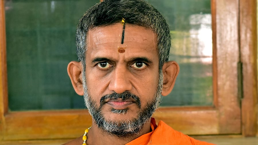 <div class="paragraphs"><p>Pejawar mutt seer Vishwaprasanna Theertha Swamiji. </p></div>