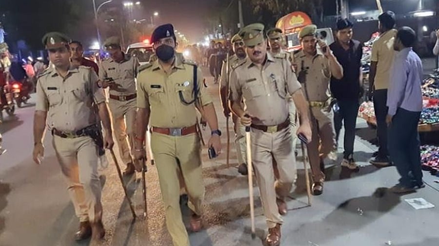 Clashes broke out between two communities during a Hanuman Jayanti procession at Jahangirpuri on Saturday. Credit: IANS Photo