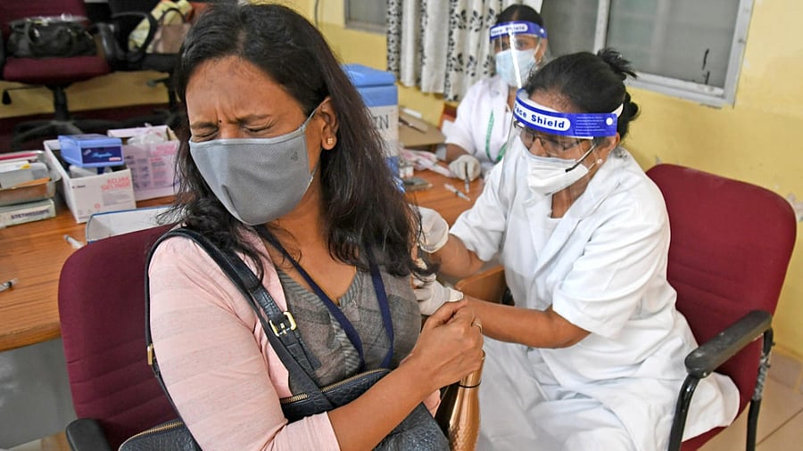 A medical worker vaccinates people with Covid-19 vaccine at the KC General Hospital in Bengaluru. Credit: DH file photo
