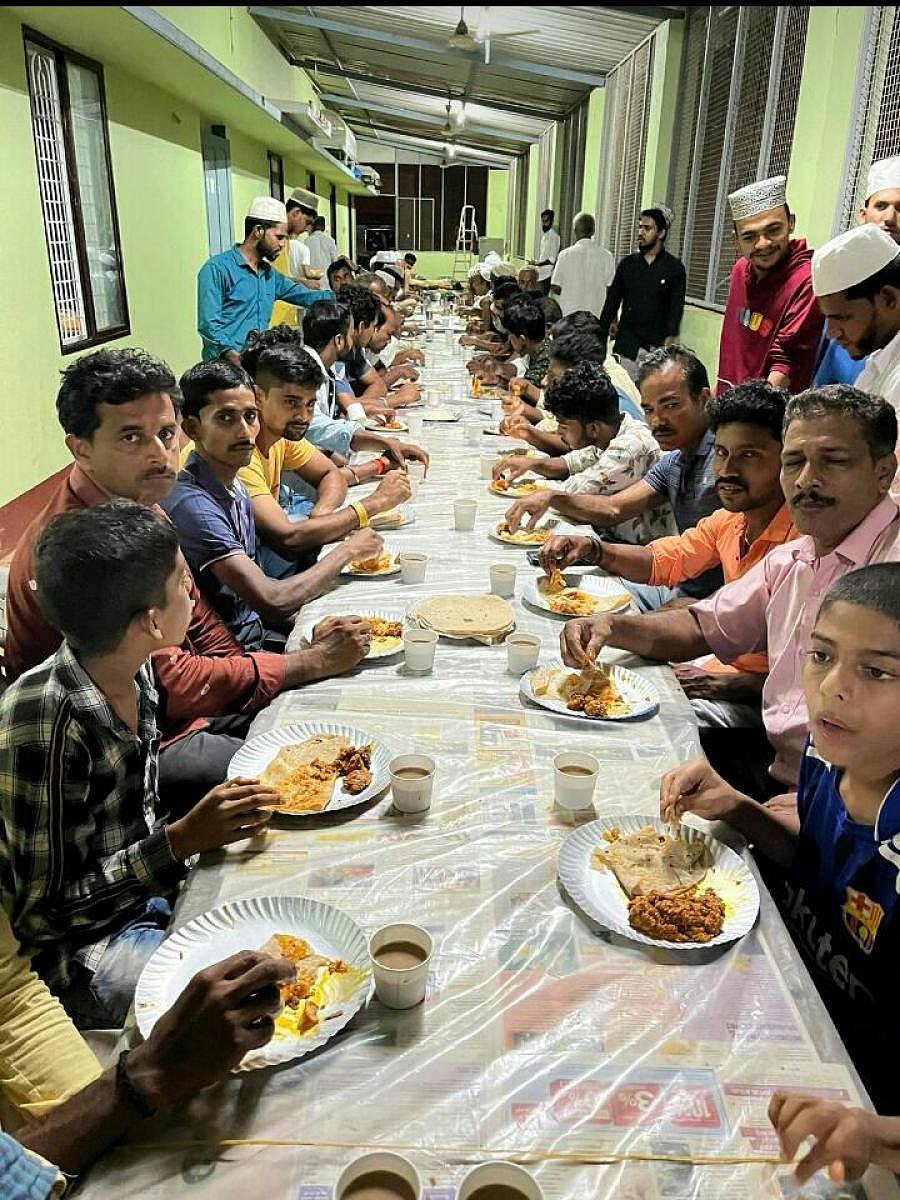 A newlywed bridegroom hosted Iftar for his Muslim friends at Jumma Masjid at Bairikatte.