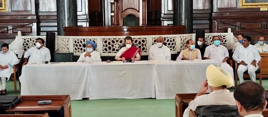 Congress Interim President Sonia Gandhi with senior leaders. Credit: IANS