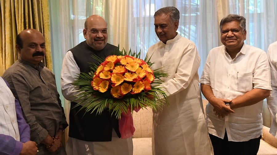 Chief Minister Basavaraj Bommai (L), Union Home Minister Amit Shah (C) and Legislative Council chairperson Basavaraj Horatti. Credit: Special Arrangement