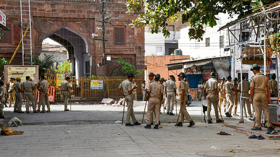 Police personnel keep vigil during curfew, in Jodhpur. Credit: PTI Photo