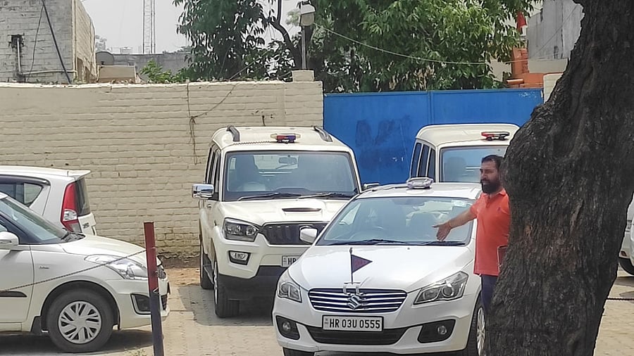 Haryana Police team stop Punjab police carrying BJP leader Tajinder Bagga from Delhi in connection with a case registered against him in Mohali last month, in Kurukshetra district, Friday, May 6, 2022. Credit: PTI Photo
