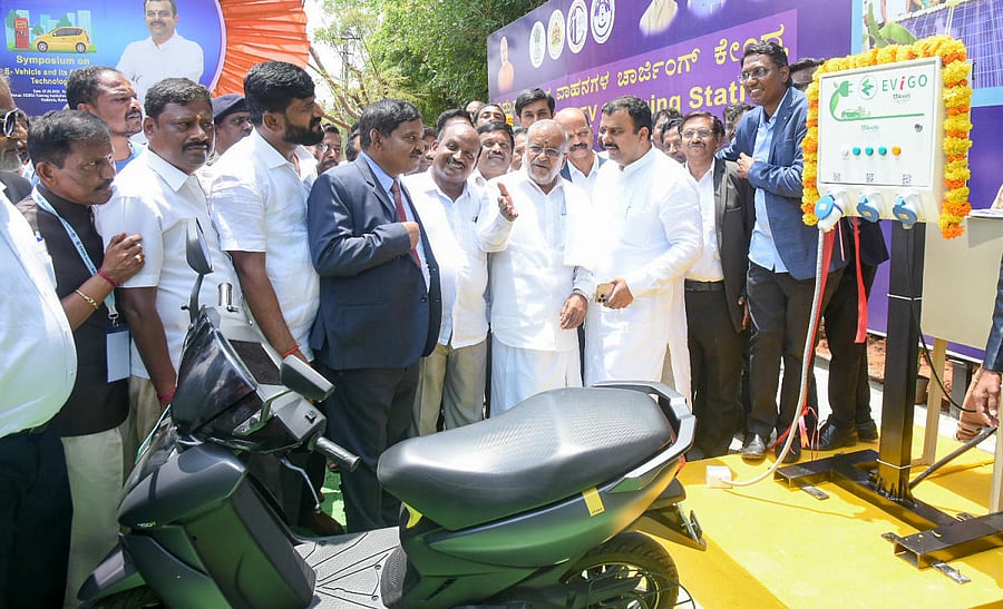 Energy Minister V Sunil Kumar at the EV charging station at Kadkola, on the National Highway 212, near Mysuru, on Saturday. MLA G T Devegowda is seen. Credit: DH Photo