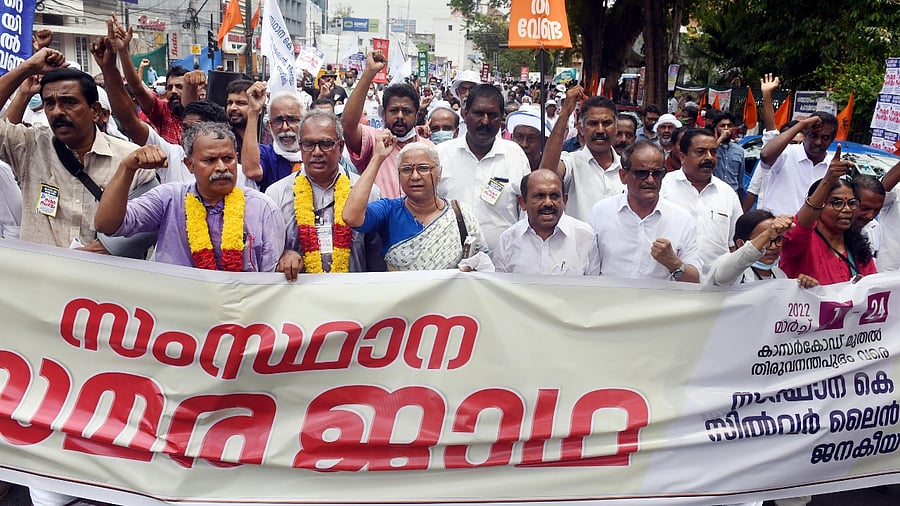 Social activist Medha Patkar (C) and members of K-Rail Janakeeya Samara Samithi raise slogans during a protest march over the semi-high-speed railway (Silver Line) project, in Thiruvananthapuram. Credit: PTI File Photo