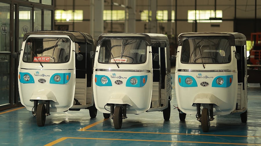  The operating cost of an ICE auto was observed to be about Rs 2.2 per km in Bangalore, and only Rs 0.4 in the case of an e-autorickshaw. Credit: DH Pool