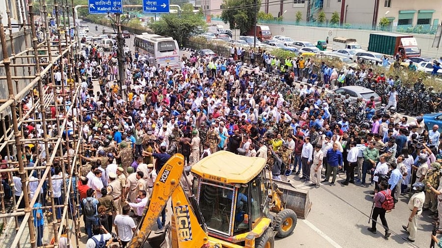 A bulldozer arrives at Shaheen Bagh for the anti-encroachment drive by MCD, in New Delhi. Credit: IANS File Photo