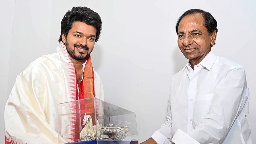 Telangana Chief Minister K Chandrasekhar Rao presents a memento to Tamil actor Thalapathy Vijay during a meeting, in Hyderabad. Credit: PTI File Photo