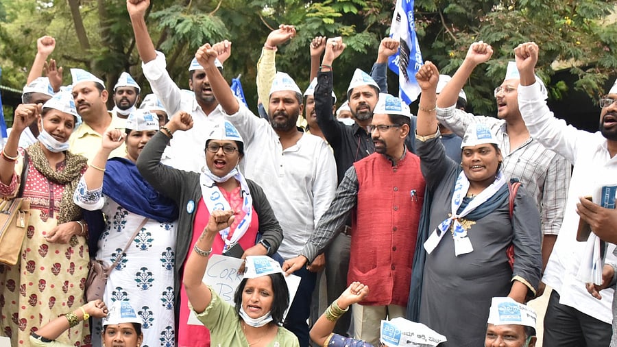 AAP protests against Bengaluru govt. Credit: DH Photo