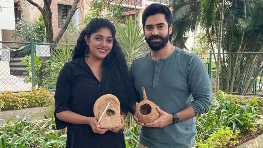 Actors Samyukta Hornad and Shine Shetty with nest boxes in Nagarabhavi. Credit: Special arrangement
