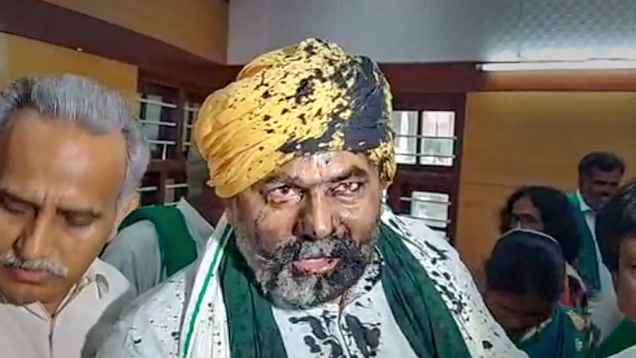Ink thrown at Rakesh Tikait in Bengaluru. Credit: PTI Photo