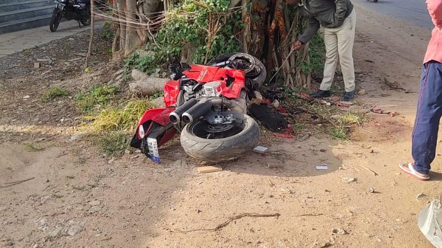 The youths were killed when their bike rammed into a tree at a road curve on Sarjapur Road. Credit: SPECIAL ARRANGEMENT