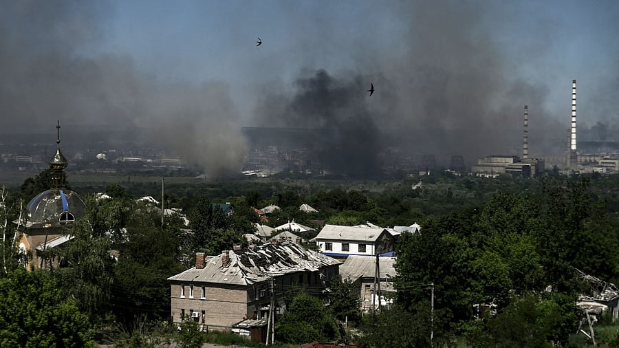  damaged building is pictured in Lysychansk as black smoke and dirt rise from the nearby city of Severodonetsk during battle between Russian and Ukrainian troops in the eastern Ukraine region of Donbas. Credit: AFP Photo