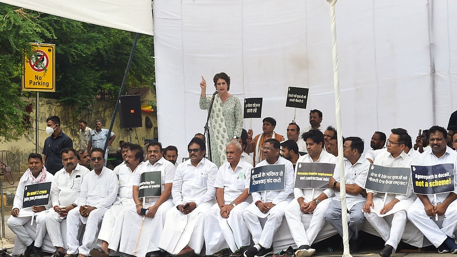 AICC General Secretary Priyanka Gandhi addresses the Congress' 'Satyagraha' against the Central government's 'Agnipath' scheme. Credit: PTI Photo