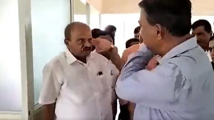 A screengrab from the viral video. Credit: Twitter/ @sagayrajp