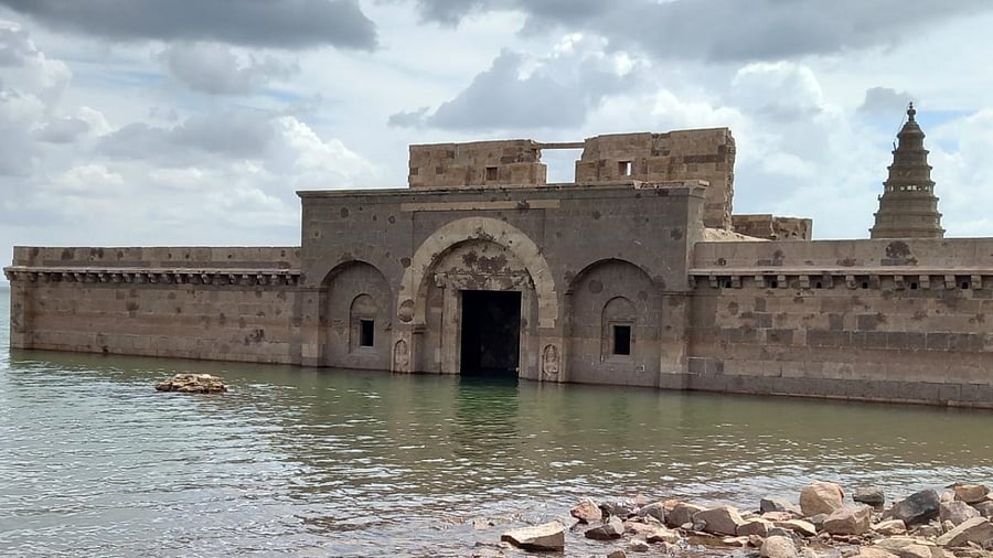 A view of the new Vitthal temple in Honnur village, Belagavi district; the ancient Vitthal temple emerges from the water in summer. Photo by author