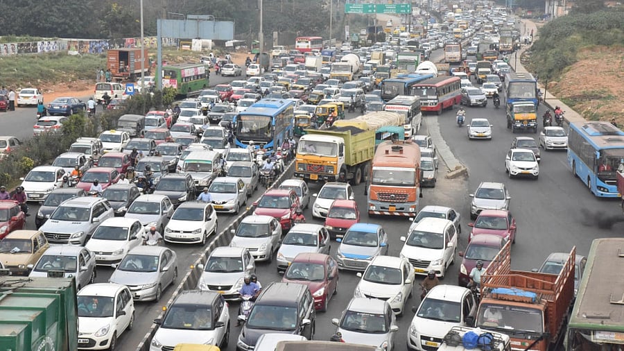 Bumper-to-bumper traffic has become a common sight on Hebbal flyover. Credit: DH File Photo