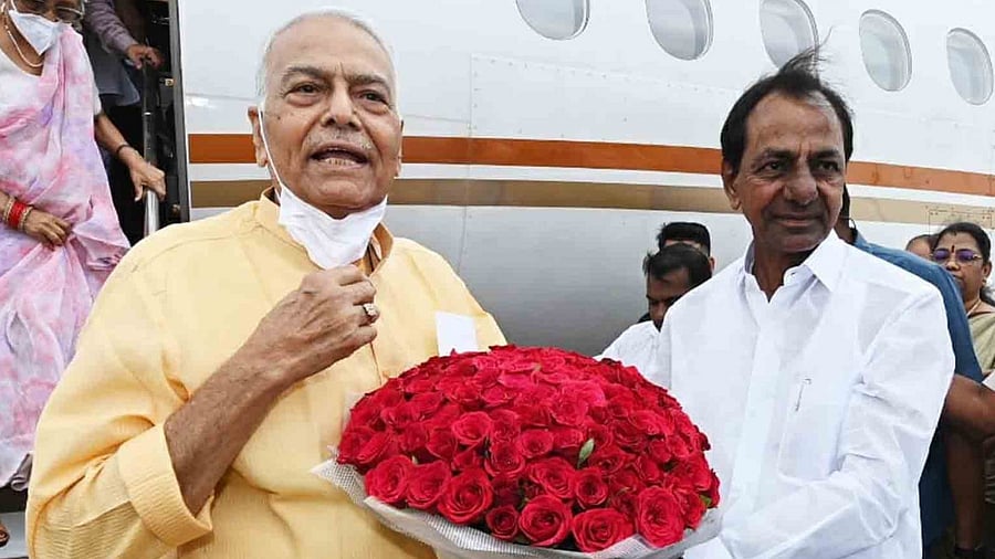 Opposition Presidential Candidate Yashwant Sinha being welcomed by Telangana CM K Chandrashekar Rao in Hyderabad on Saturday. Credit: IANS Photo