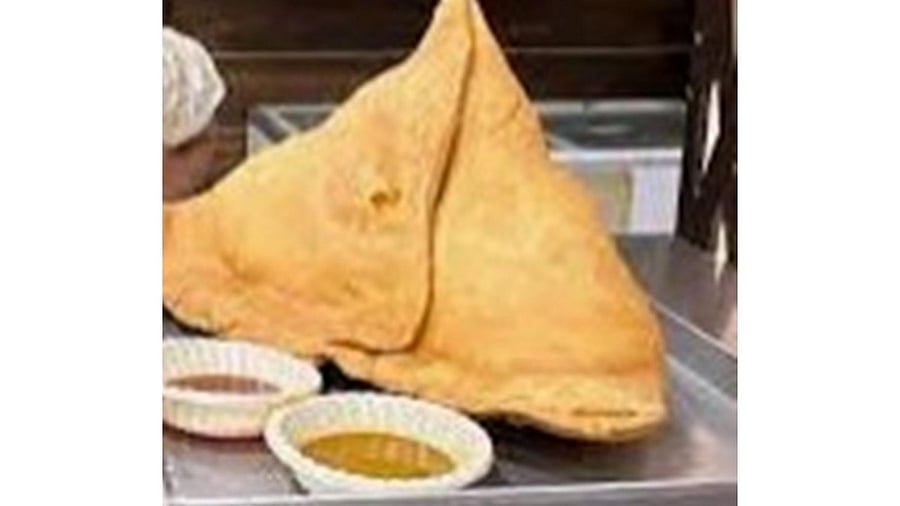 Bahubali samosa weighs 8 kg. Credit: IANS Photo