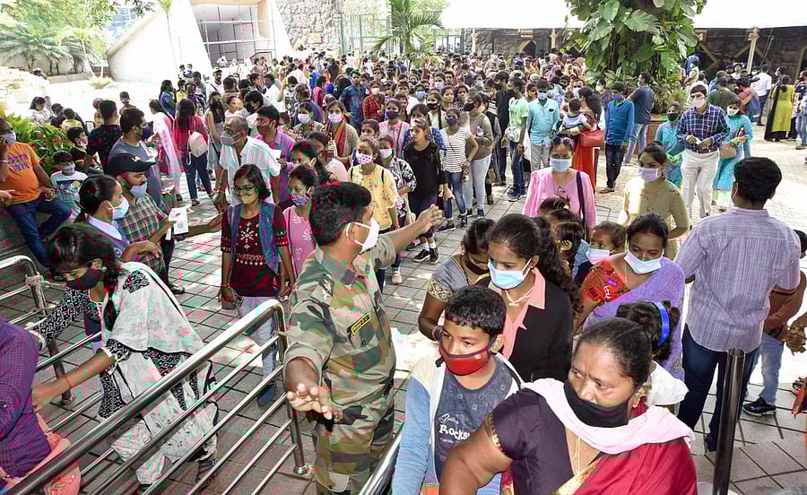 The tourist footfall is very high during weekends and government holidays. Credit: DH Photo
