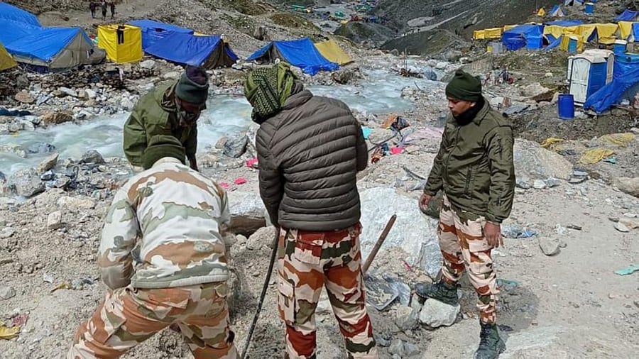 Amarnath: Indo-Tibetan Border Police (ITBP) personnel during search operations near the holy cave shrine of Amarnath following the cloudburst. Credit: Twitter/ @ITBP_official