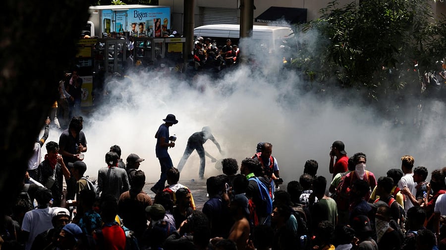 Demonstrators gather outside the office of Sri Lanka's Prime Minister Ranil Wickremesinghe, amid the country's economic crisis, in Colombo, Sri Lanka July 13, 2022. Credit: Reuters Photo