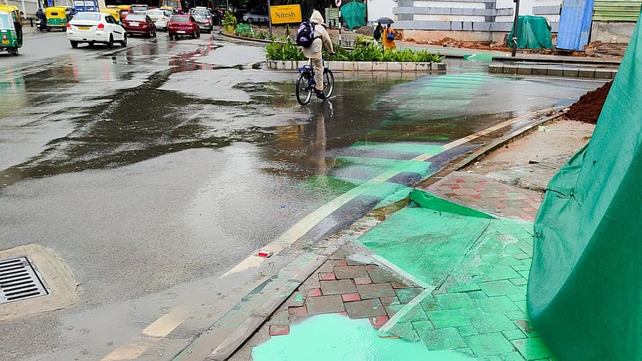 The paint on the cycle track between Minsk Square and Raj Bhavan Road was bleeding on Wednesday following a downpour. Credit: DH Photo