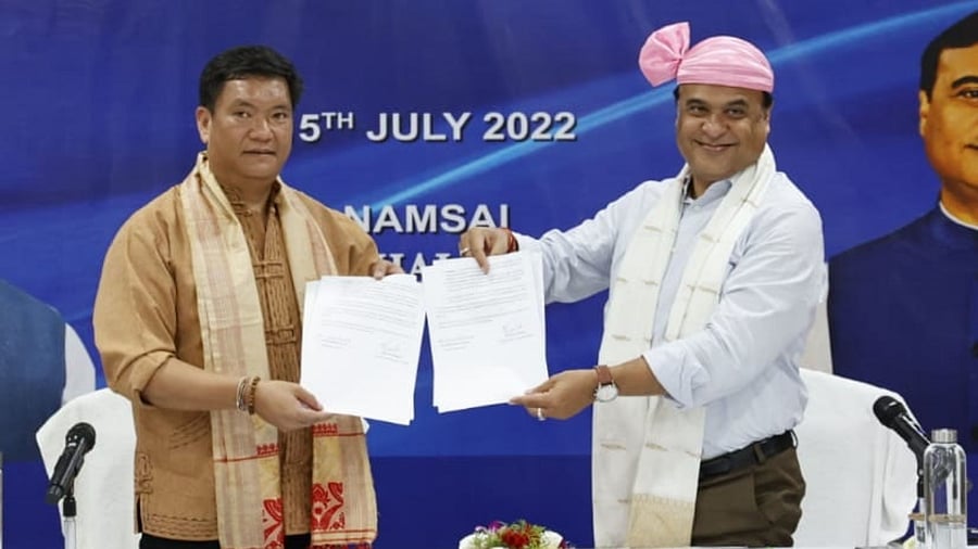 Assam Chief Minister Himanta Biswa Sarma with Arunachal Pradesh Chief Minister Pema Khandu. Credit: IANS Photo