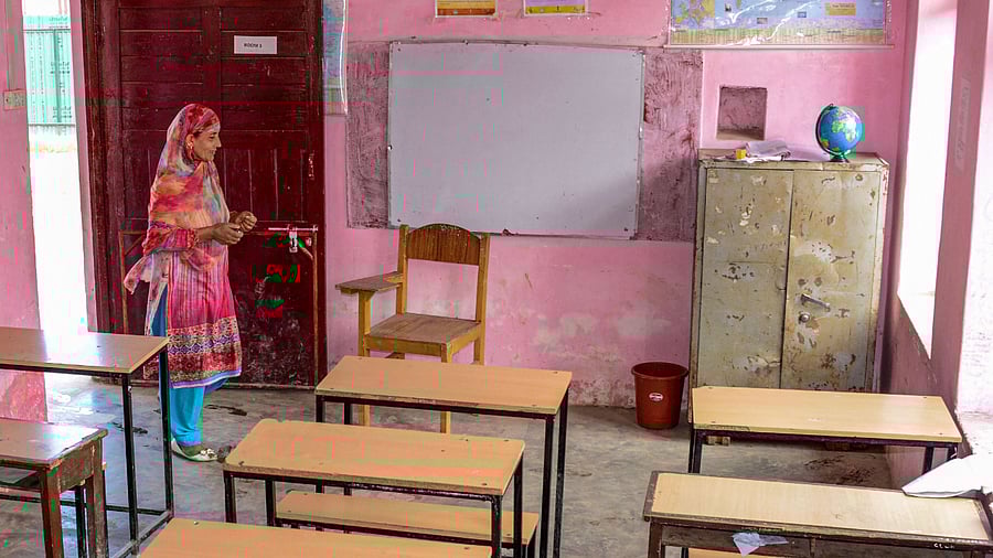 <div class="paragraphs"><p>Representative photo of a school classroom.</p></div>