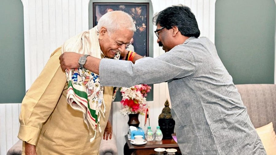Presidential candidate Yashwant Sinha meets Jharkhand CM Hemant Soren. Credit: PTI Photo