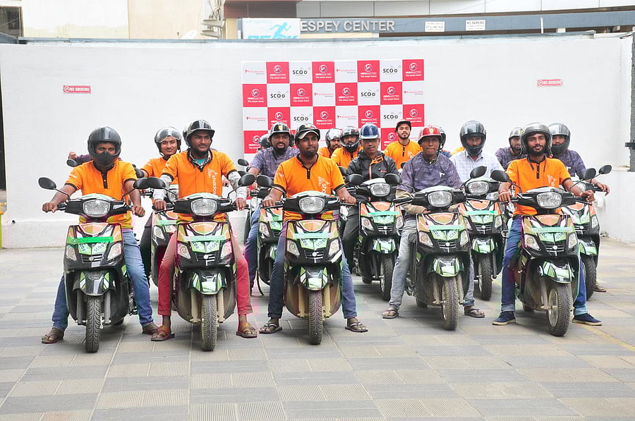 Hero Electric delivered the first batch out of 1,000 electric scooters to the delivery partners of Shadowfax. Credit: DH Pool Photo