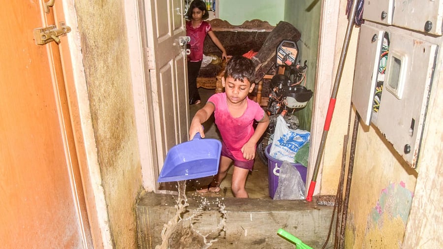 Residents spent a harrowing night draining floodwater from their homes in Kumaraswamy Layout. Credit: DH PHOTO/ Prashanth H G