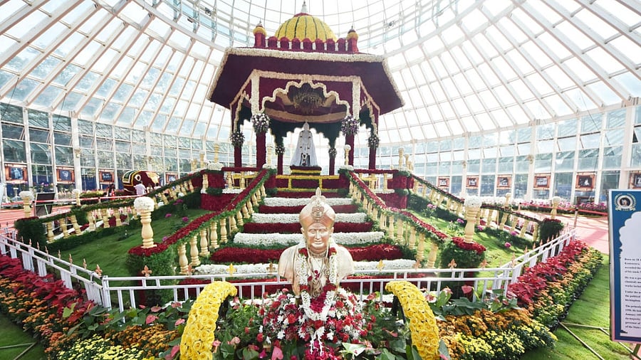 A replica of Jayachamaraja Wadiyar Circle, created as a part of Mysuru Dasara Flower Show, at the Glass House in Kuppanna Park in 2019. DH File Photo