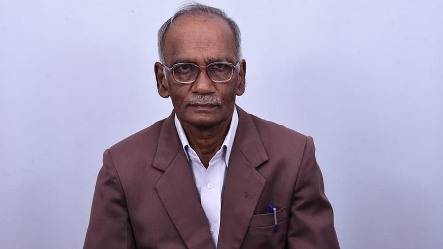 Senior writer R Laxminarayana. Credit: Special Arrangement