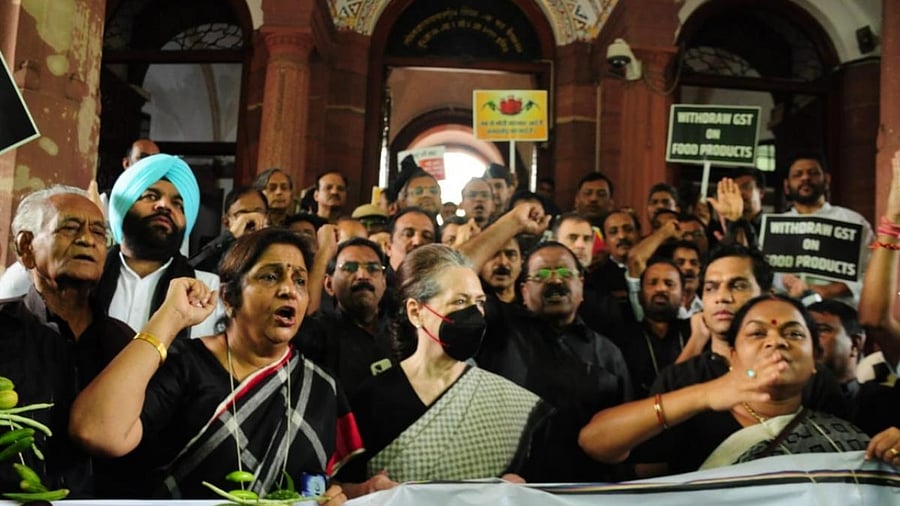 Congress President Sonia Gandhi and Congress leader Rahul Gandhi, wearing black clothes, along with party MPs march towards Rashtrapati Bhawan as part of party’s nationwide protest over price rise, unemployment and GST hike on essential items, in New Delhi, Friday, Aug. 5, 2022. Credit: PTI Photo