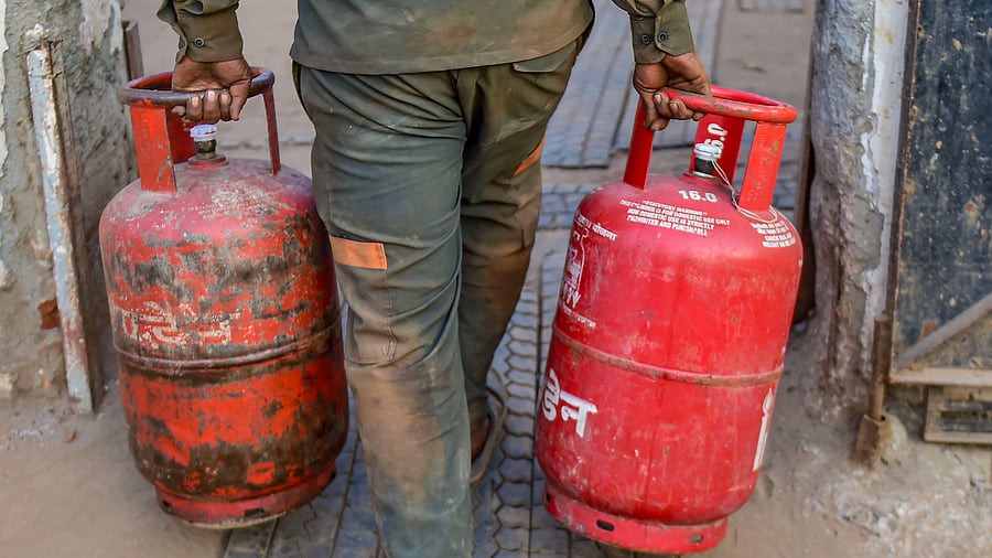 In Mumbai, Mahanagar Gas Ltd hiked CNG price by Rs 6 per kg and PNG by Rs 4 a unit. Credit: PTI File Photo