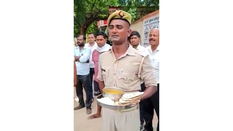 The constable, Manoj Kumar, seen crying while staging a demonstration. Credit: IANS Photo