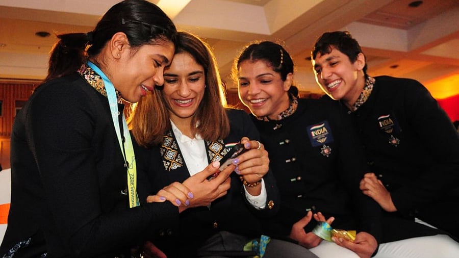 Boxer Nikhat Zareen with Wrestler Vinesh Phogat, Sakshi Malik and Anshu Malik during the felicitation ceremony organised by Indian Olympic Association. Credit: IANS Photo