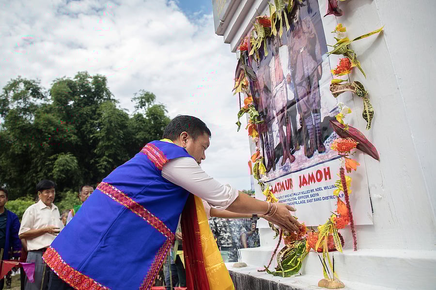 Arunachal Pradesh CM Pema Khandu paying tribute to freedom fighter Matmur Jimoh at Pasighat on Saturday. Credit: Arunachal Pradesh government