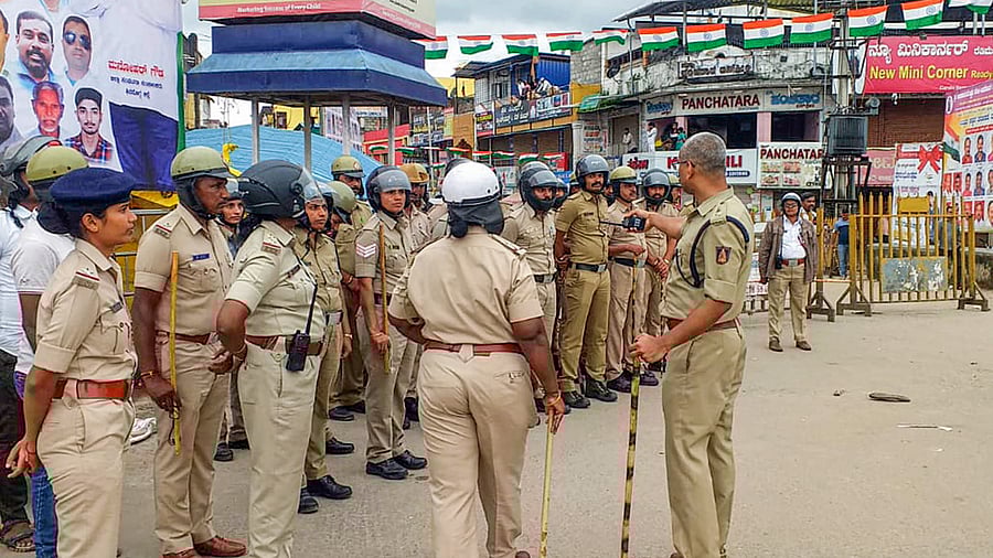 <div class="paragraphs"><p>Police personnel deployed to maintain law and order in Shivamogga. </p></div>