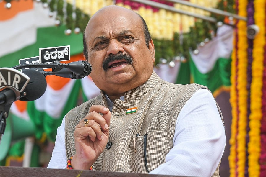 CM Basavaraj Bommmai delivering the Independence Day speech in Bengaluru on Monday. Credit: DH Photo
