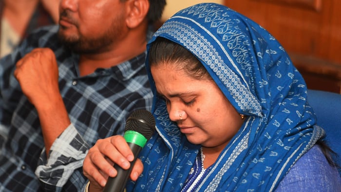 Bilkis Bano, who was gang-raped during the 2002 riots, gets emotional while addressing a press conference, in New Delhi in 2019. Credit: PTI File Photo