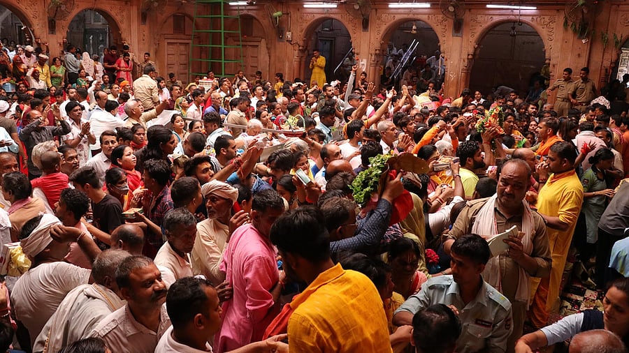 Rush of Devotees for paying obeisance to Lord Bankey Bihari at Shri Bankey Bihari Temple in Vrindavan on Saturday, August 20, 2022. Credit: IANS Photo