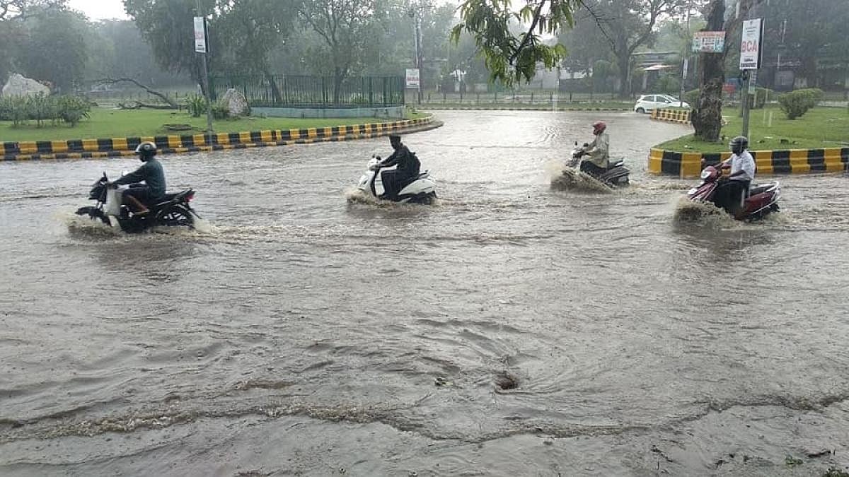 Heavy rainfall throws normal life out of gear in Jharkhand