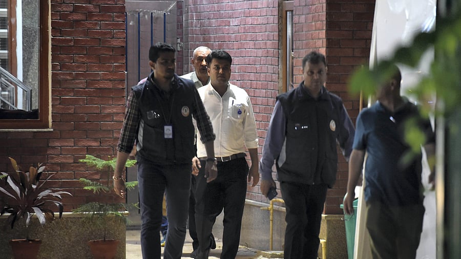 CBI officials outside Manish Sisodia's residence. Credit: PTI Photo