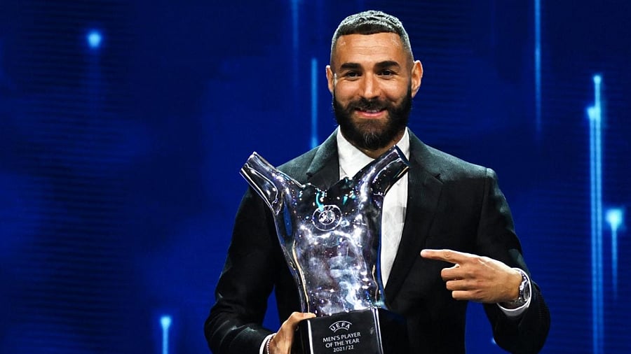 Real Madrid's French forward Karim Benzema poses with his "UEFA Men's Player of the Year 2021/2022 Award" in Istanbul. Credit: AFP Photo