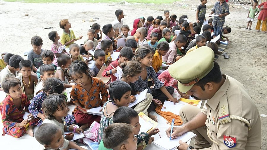 UP cop teaches slum kids in Ayodhya. Credit: PTI Photo
