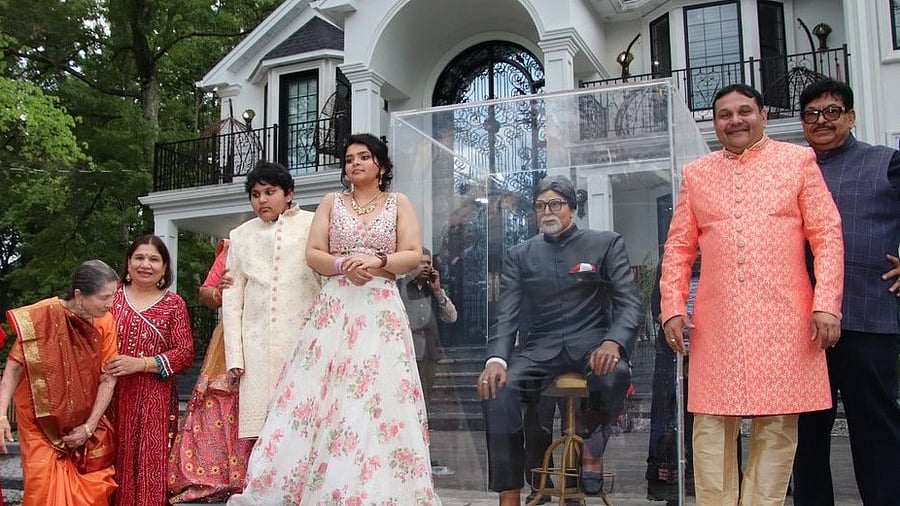 Seth, who arrived in the US from Dahod in eastern Gujarat in 1990, has been running www.BigBEFamily.com, a website for "Big B Extended Family", for the past three decades. Credit: Twitter/@GopiSheth